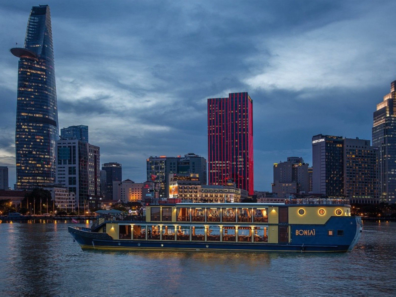 A-Dinner-Cruise-in-Ho-Chi-Minh-City