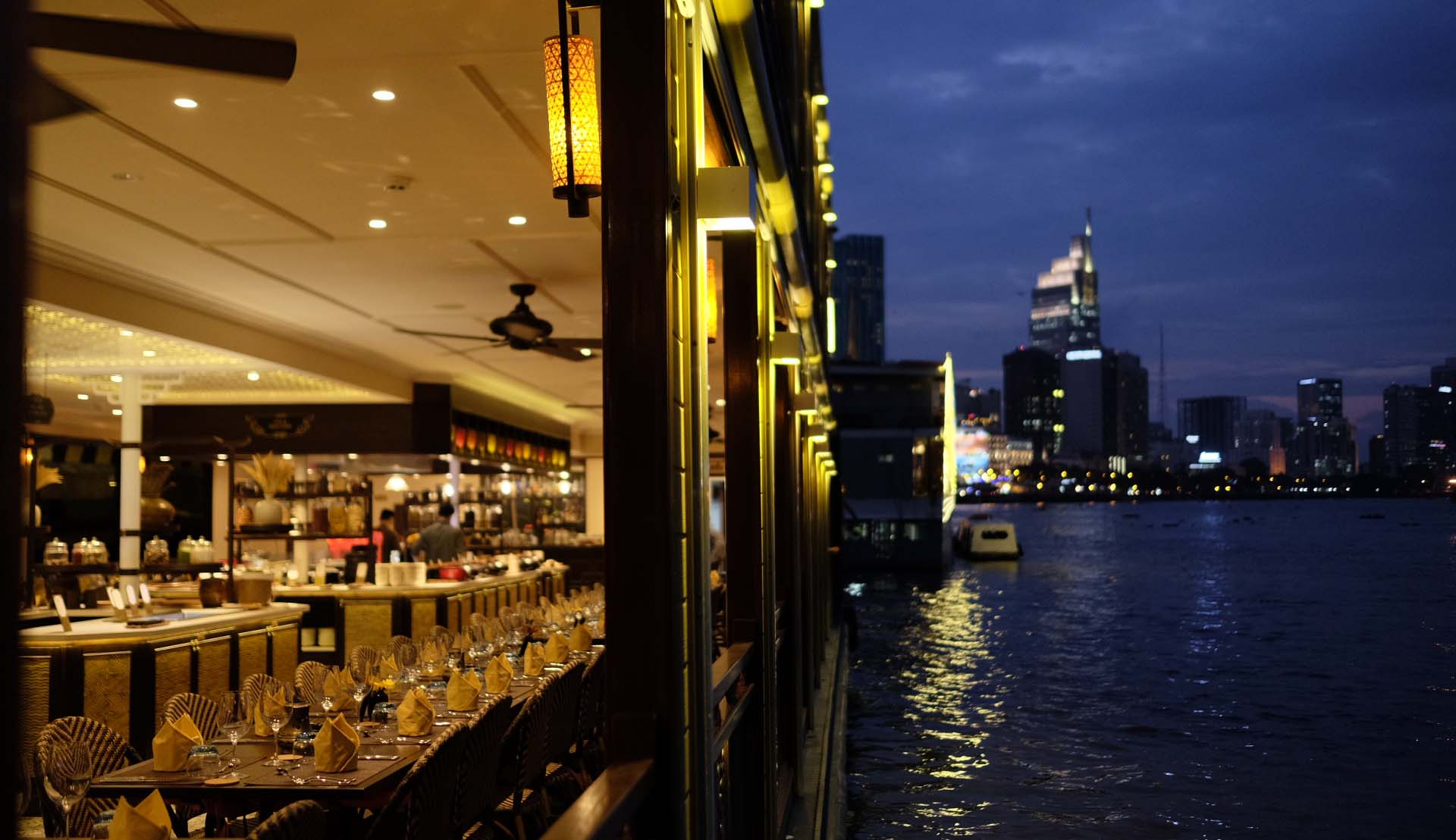 Dinner-on-Sai-Gon-River-Cruise