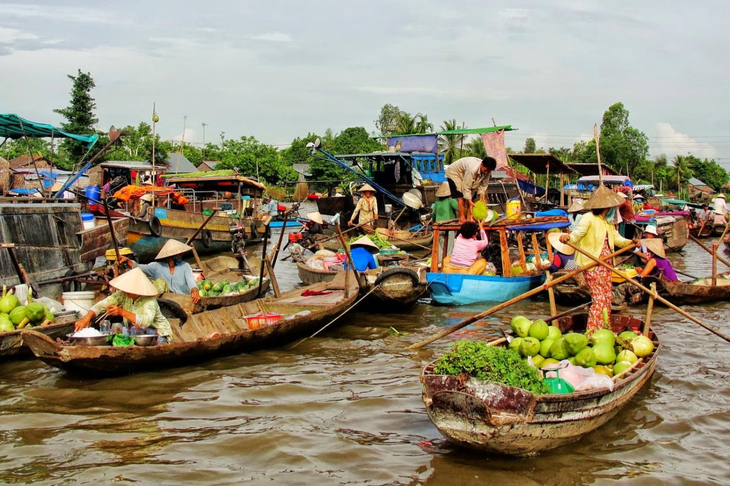 Floating-market-on-the-Tien-River