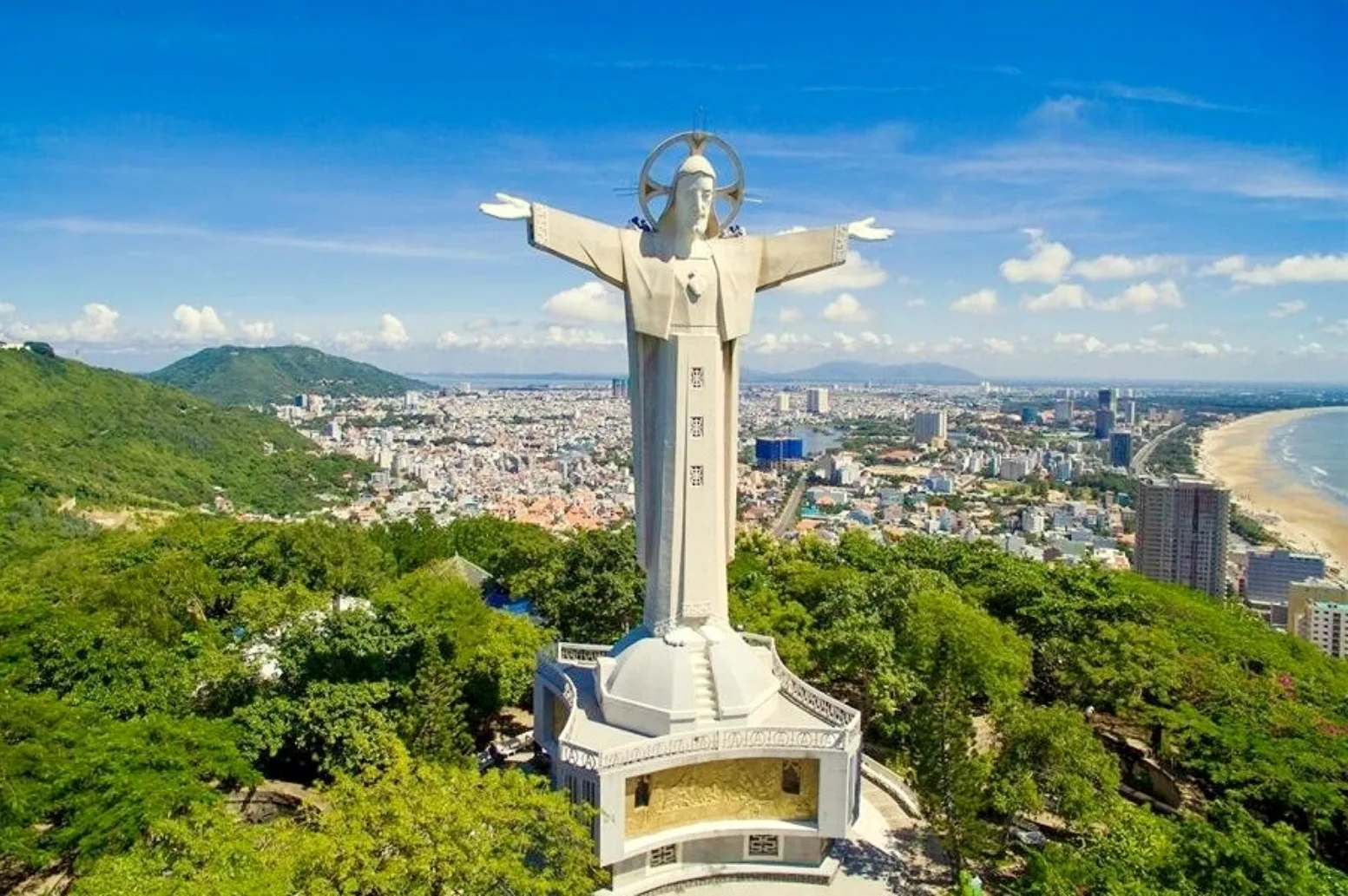 Jesus-Christ-Statue