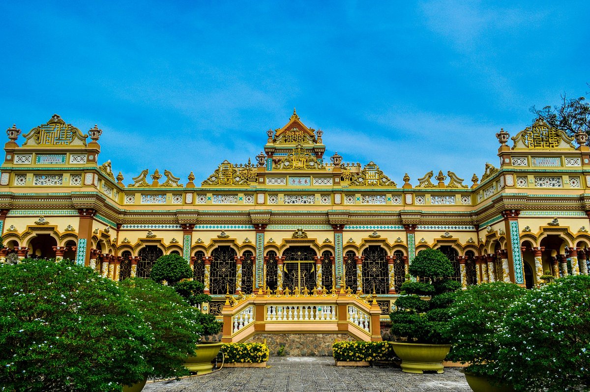 Vinh-Trang-pagoda-My-Tho