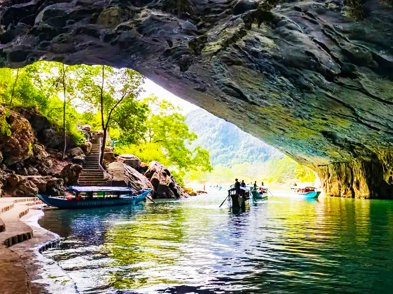 boat-trip-to-phong-nha-cave