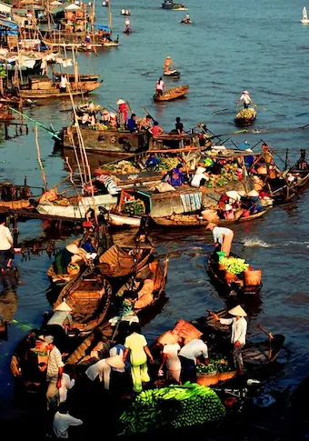 Can Tho floating market