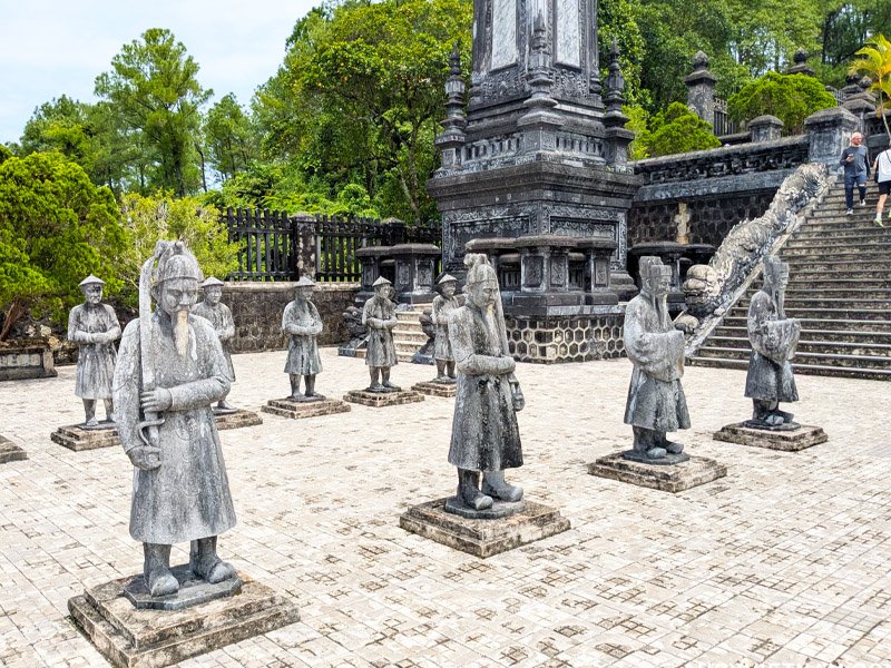 khai-dinh-tomb