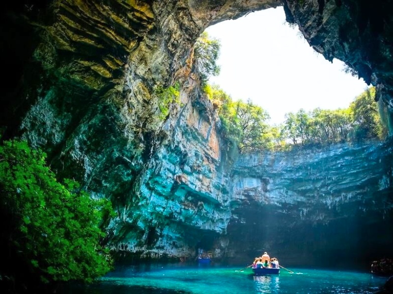 paradise-cave-stalactites