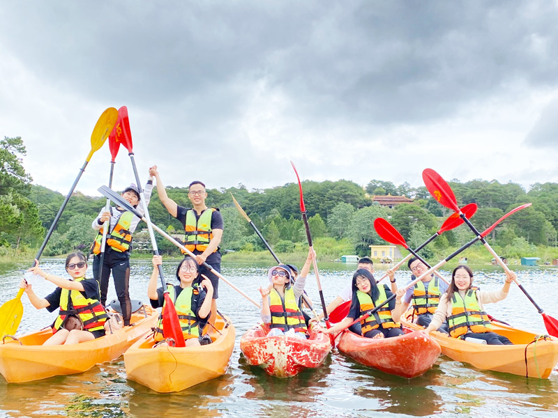 sup-kayak-at-tuyen-lam-lake
