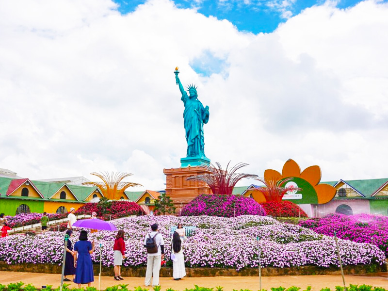 van-thanh-flower-village